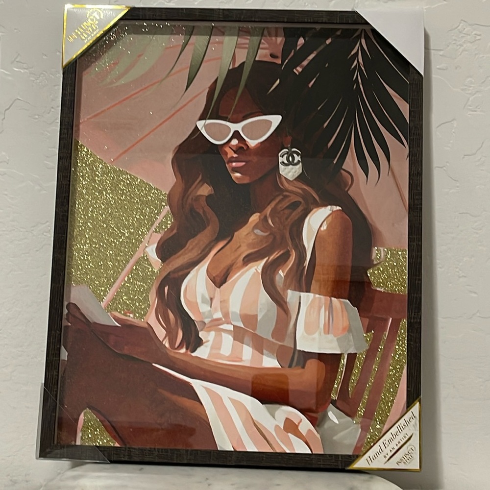 Wall decor  16”W x 20”T - Fashion in Action ❤️‍🔥🎁